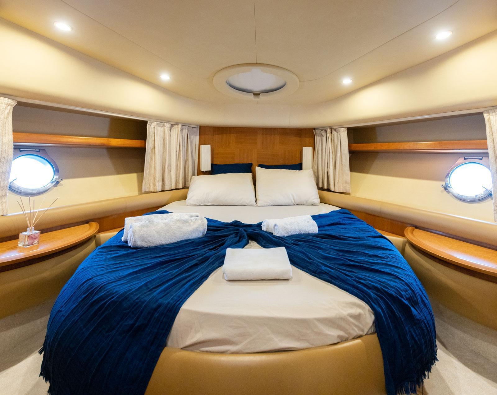 Kemer Yacht Rental 18m Azimut 55 Fly
